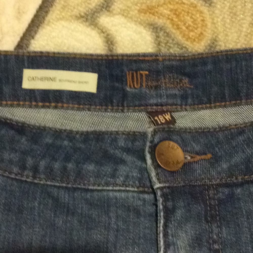 Kut from the Kloth Catherine boyshort - Picture 2 of 3